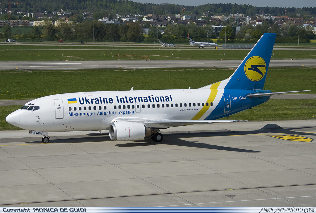Photo Ukraine International Airlines Boeing 737-5Y0