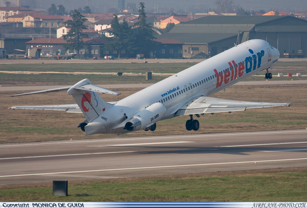 Photo Belle Air McDonnell Douglas MD-82 (DC-9-82)